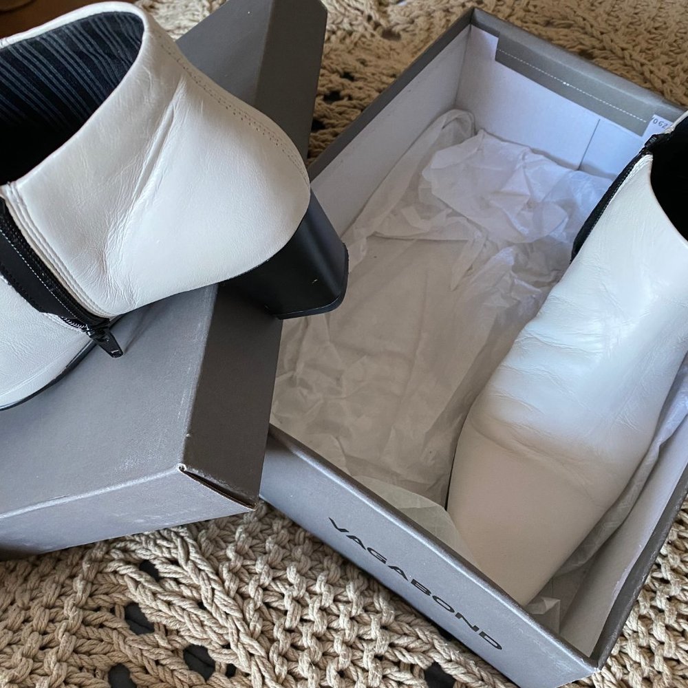 Vagabond Short White Leather Booties (size 38) - Picture 7 of 7